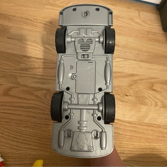 Disney Mickey Mouse Firetruck Engine Rescue Action Figure Red Yellow Kids Toy - Picture 9 of 9